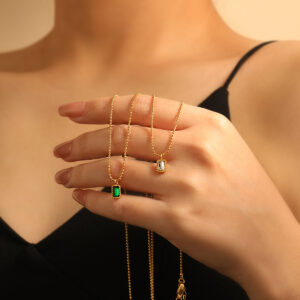 Twisted O-Link Heart-Shaped Bracelet