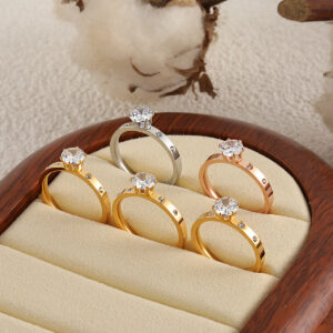 Five-Diamond Six-Prong Ring