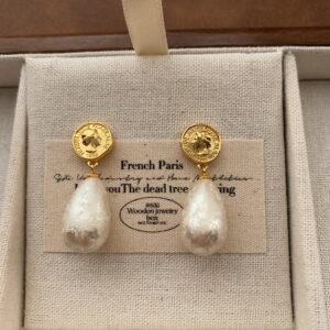 Relief Coin-Pattern Pearl Earrings